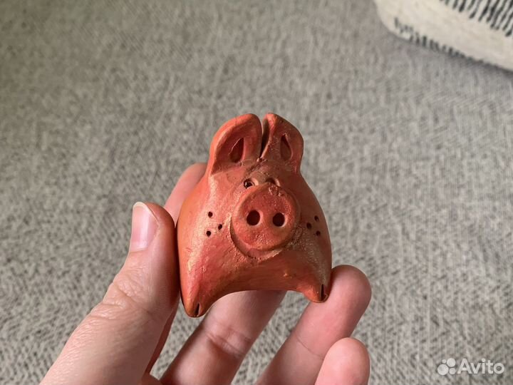 Глиняная свистулька свинка