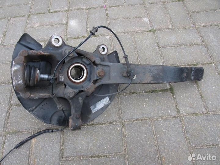 Кулак передний левый Jeep Grand Cherokee (WK2)