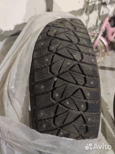 Goodyear Ultragrip 600 215/65 R16 V