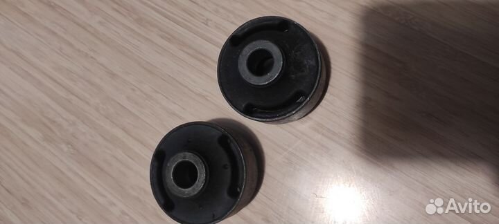 Сайлентблоки ланцер 9 передних рычагов задние