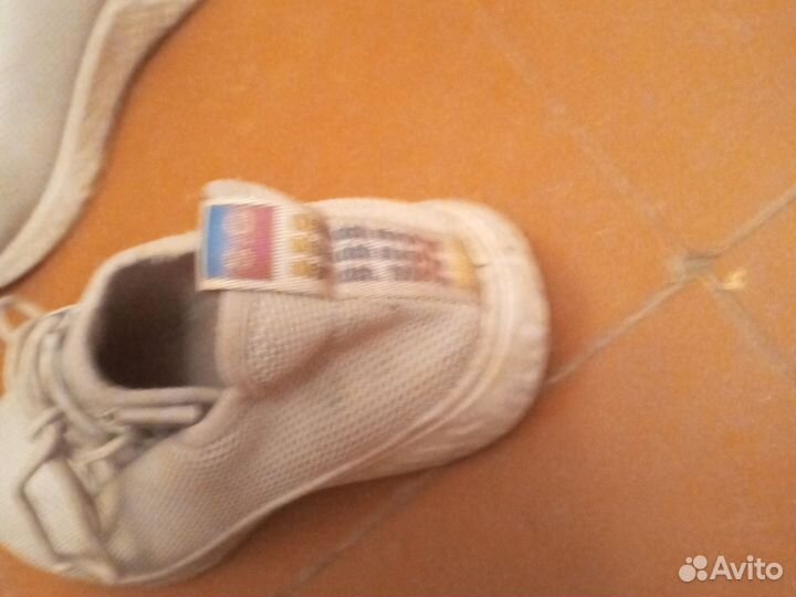 Кроссовки б/у женские 37 размер