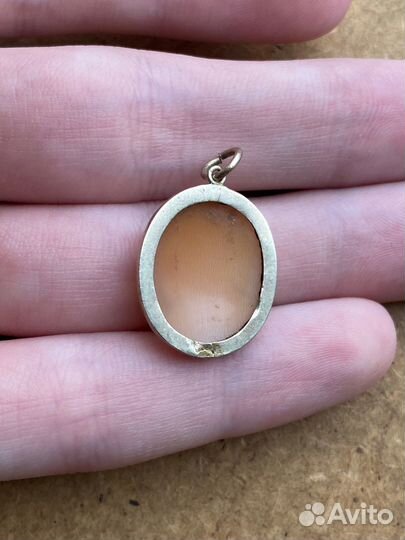 Антикварная камея-кулон. 19 век