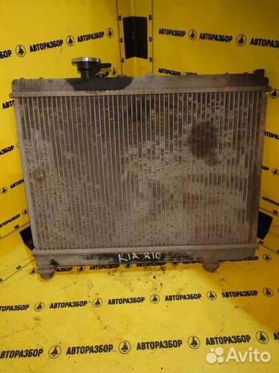 Радиатор охлаждения двигателя Kia Rio 1