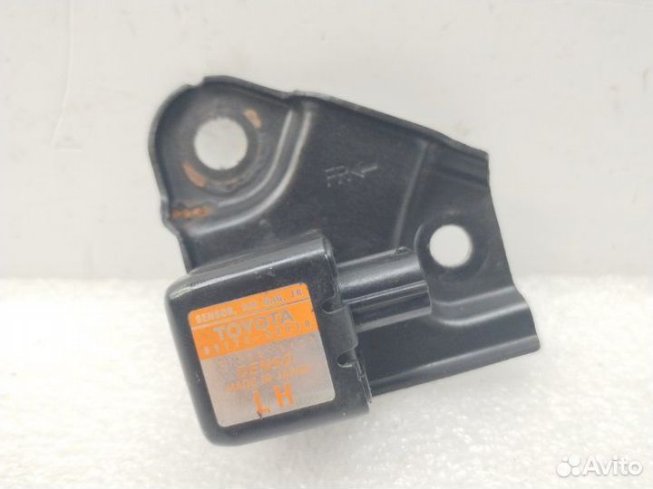 Датчик удара передний левый Toyota Alphard ANH15