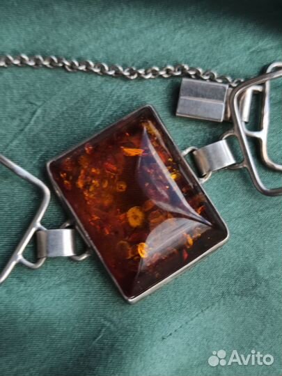 Винтажный серебряный браслет с крупным янтарем