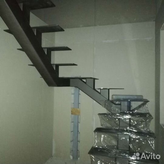 Металлокаркас лестницы