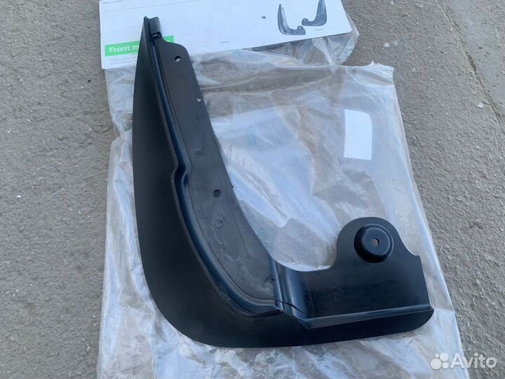 Брызговик передний левый Yeti