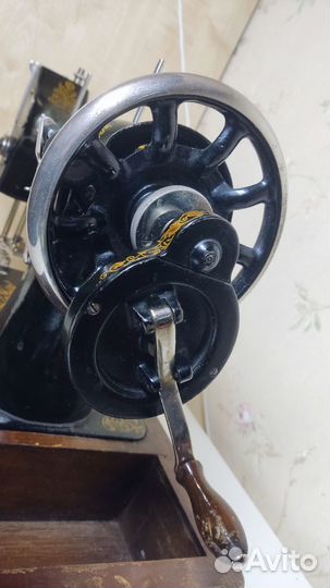 Швейная машинка Зингер