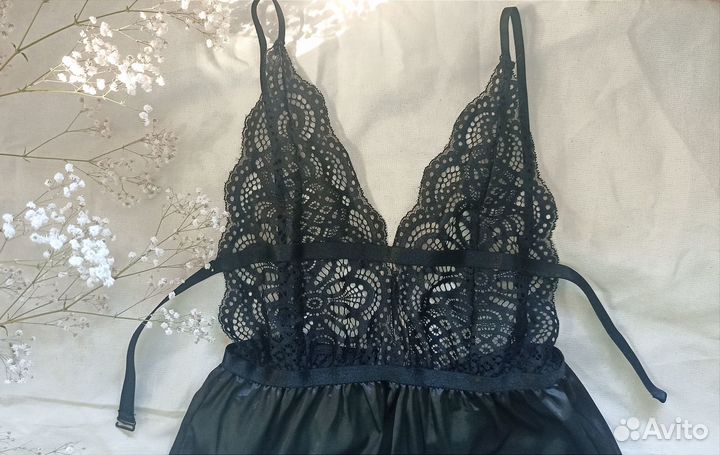 Ночная сорочка на бретелях с кружевом атласная S