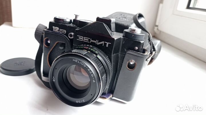 Плёночный фотоаппаратзенит 12сд, об. Helios-44