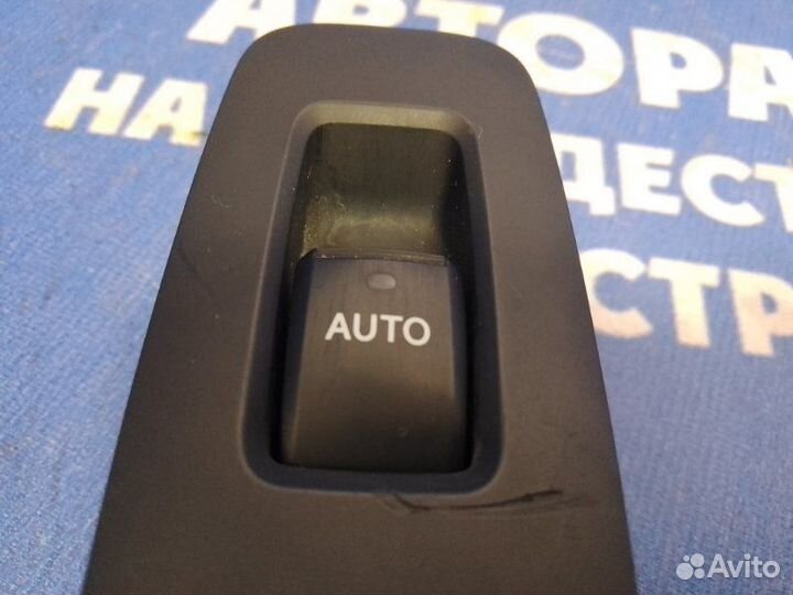 Кнопка стеклоподъёмника. Toyota Alphard минивен