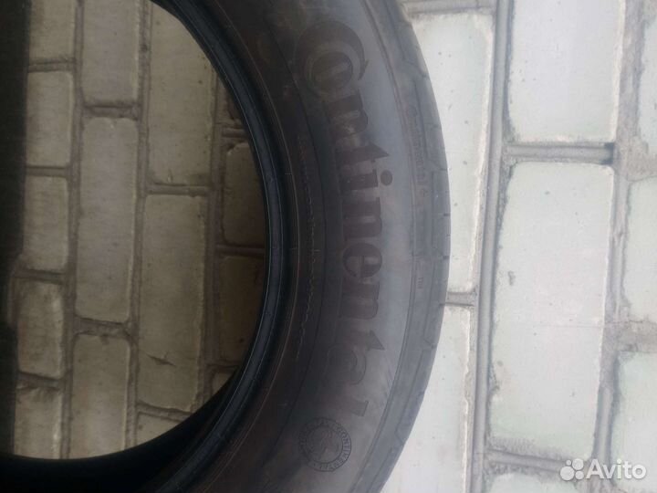 Continental ContiPremiumContact 5 215/60 R17 96H