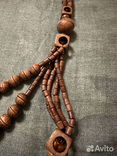 Бусы из дерева с янтарем