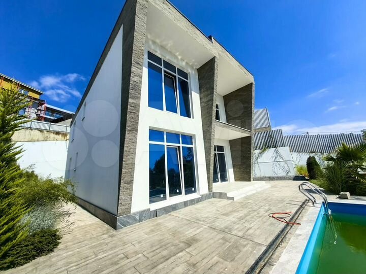 Дом 180 м² на участке 5 сот.