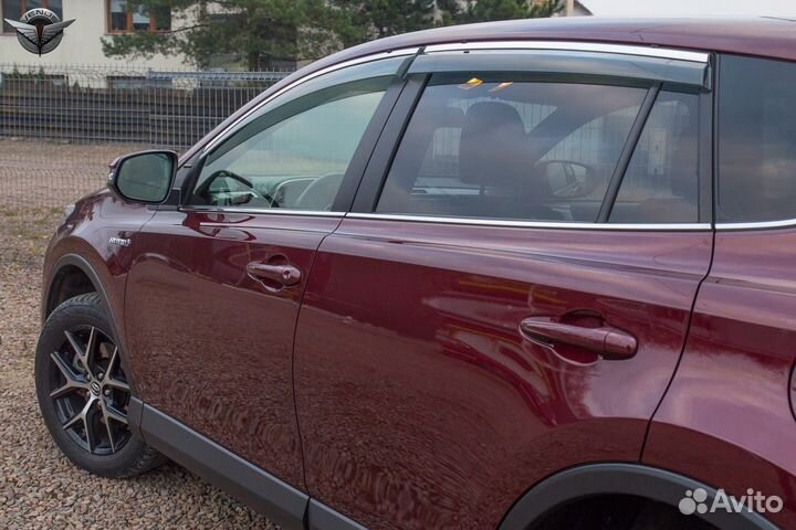 Toyota Rav4 Ветровики с хром вставками M3ND5