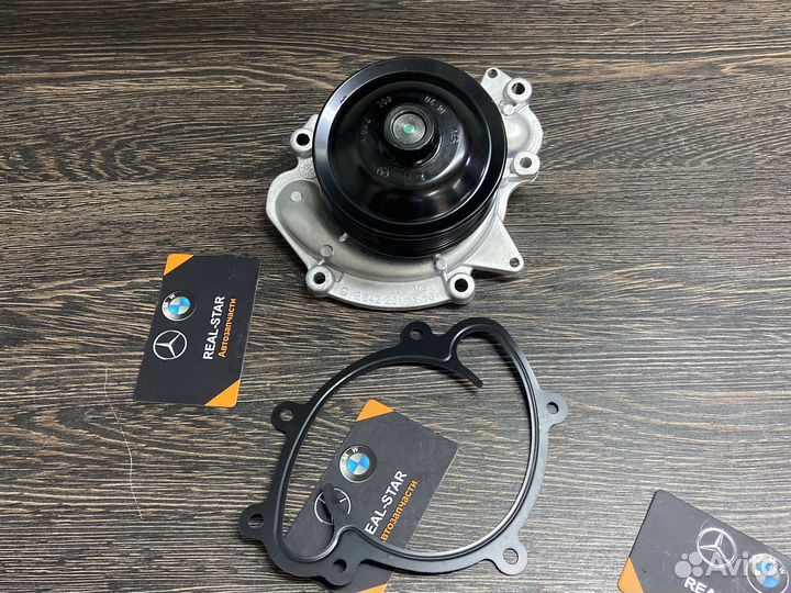 Помпа водяная Mercedes OM642 A6422002201