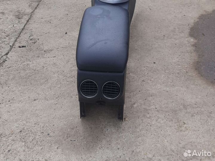 Подлокотник Peugeot 308