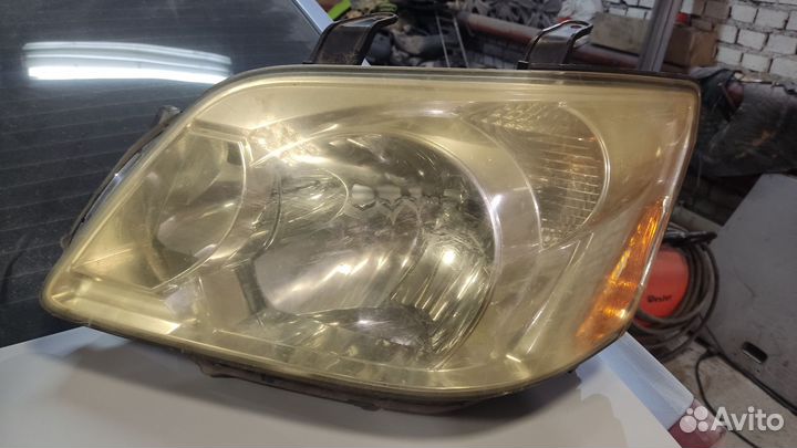 Фары toyota noah