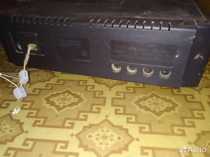 Видеомагнитофон и магнитофон -приставка