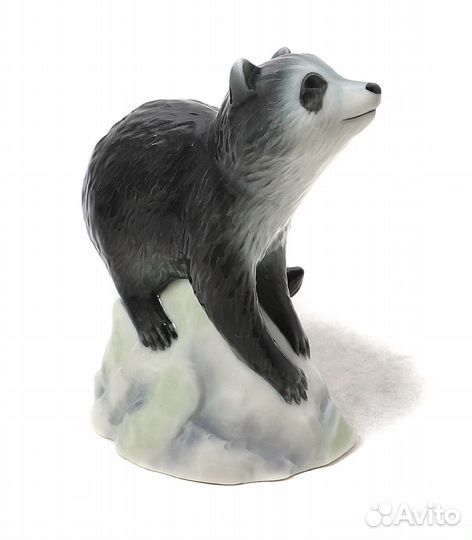 Фарфоровая фигура Енот на камне. Royal Copenhagen