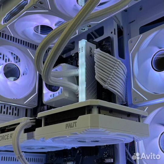 Новый-мощный белый игровой компьютер