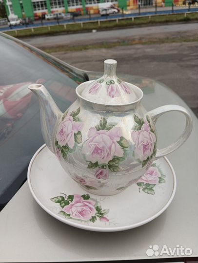 Фарфоровый чайник