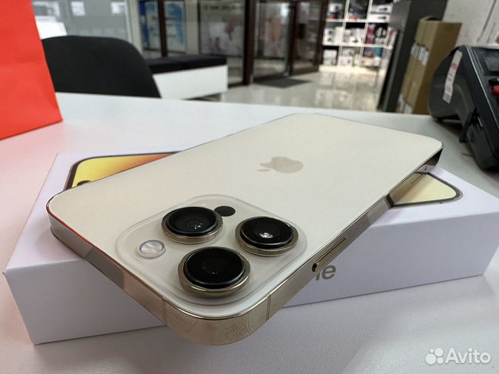 iPhone xr в корпусе 13 pro Gold