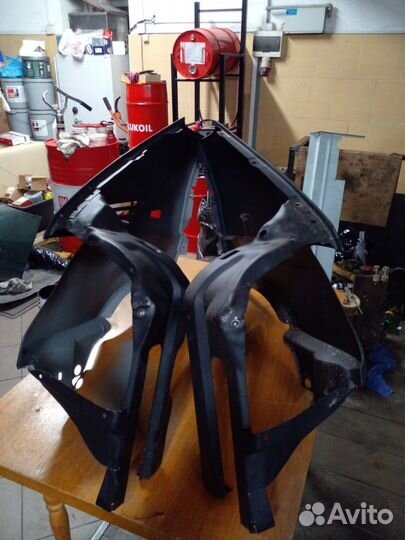 Крылья передние