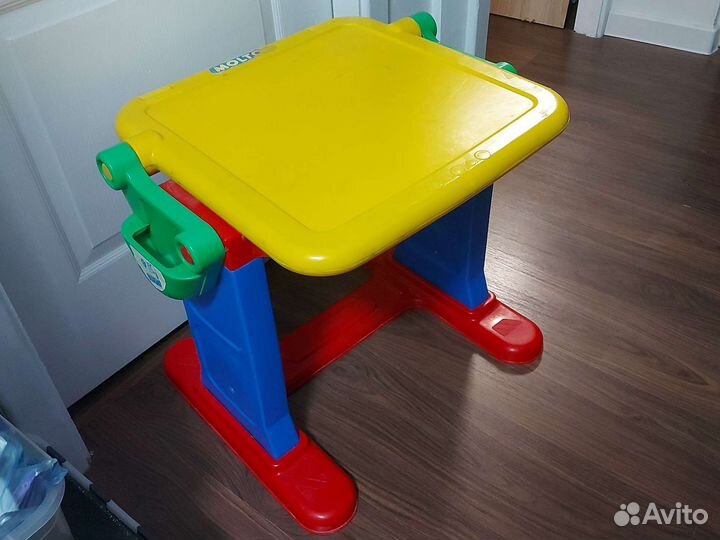 Детский столик мольберт