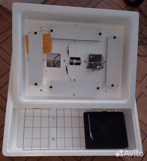 Инкубатор для яиц несушка. Доставка. Новый