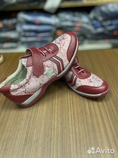 Кроссовки женские