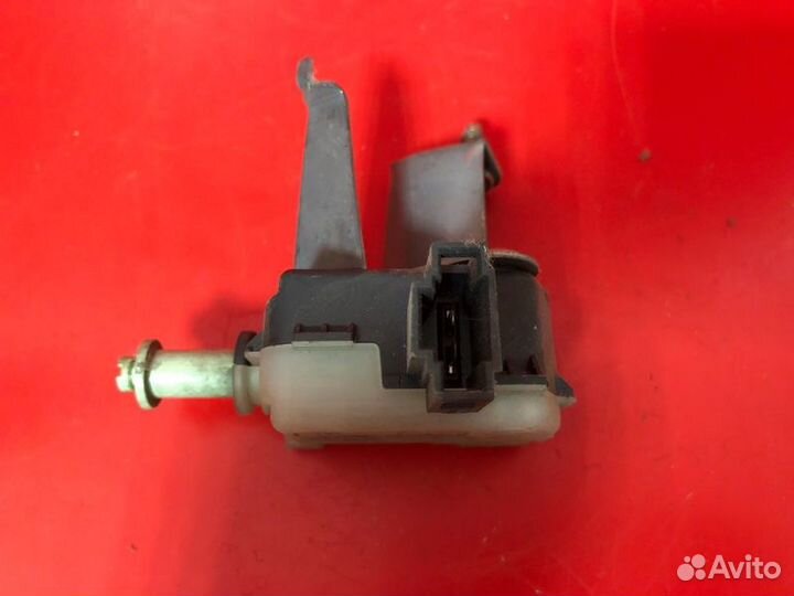 Привод лючка бензобака Toyota Avensis T250