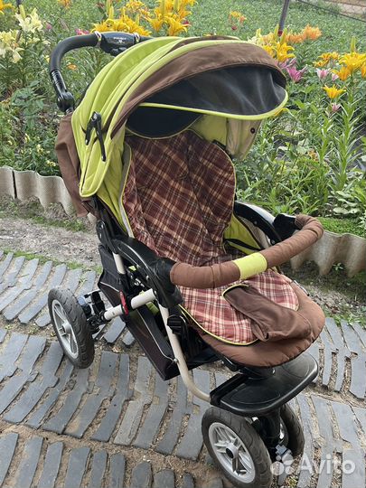 Прогулочная коляска с надувными колесами