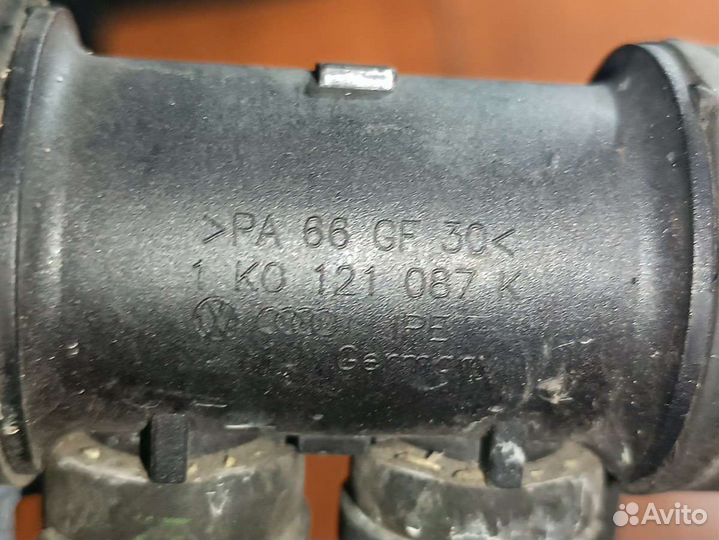 Фланец (тройник) системы охлаждения volkswagen touran 2 1.4 1k0121087k