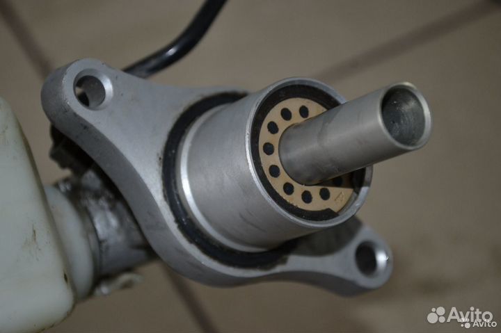 Главный тормозной цилиндр Volkswagen Touran 2