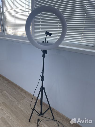 Кольцевая лампа со штативом
