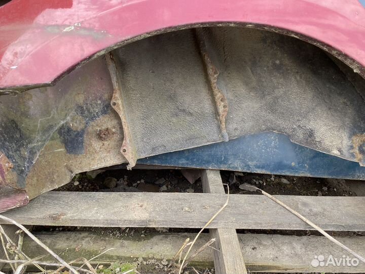 Заднее правое крыло на mazda 3 bk