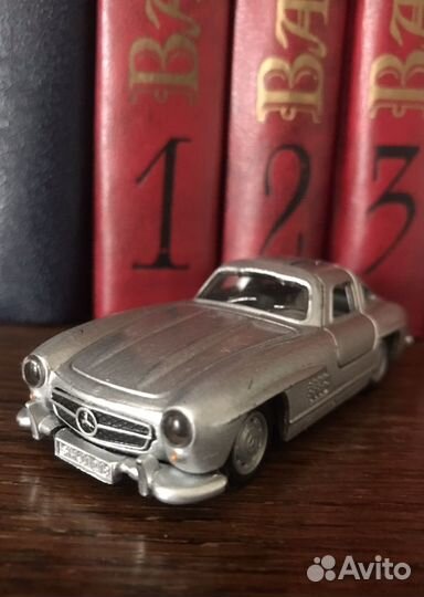 Модель автомобиля Mercedes-Benz 300SL siku