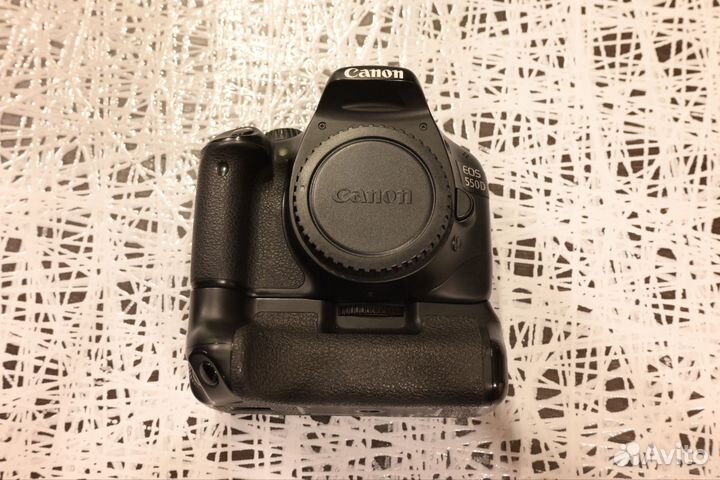 Canon EOS 550d с батарейной ручкой