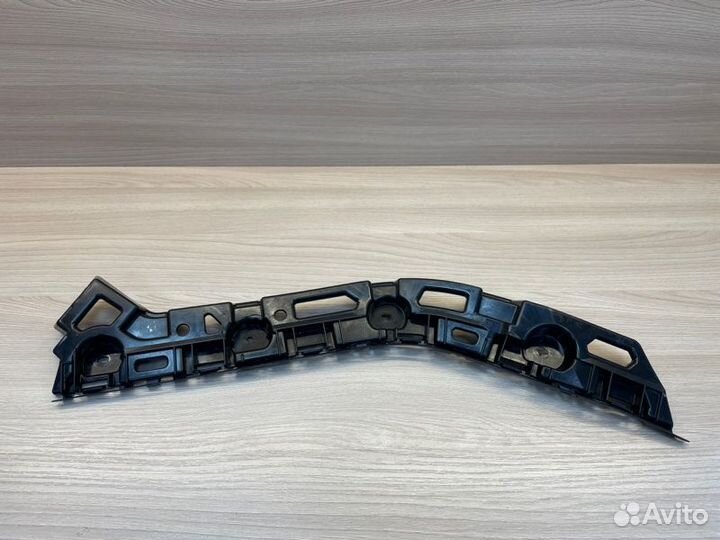 Кронштейн бампера задний левый Skoda Rapid