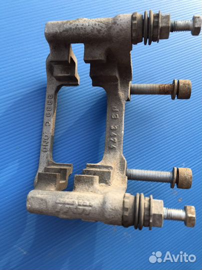 Скобы задних суппортов 272мм Octavia A7