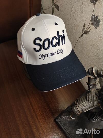 Мужские кепки и бейсболки 8 шт