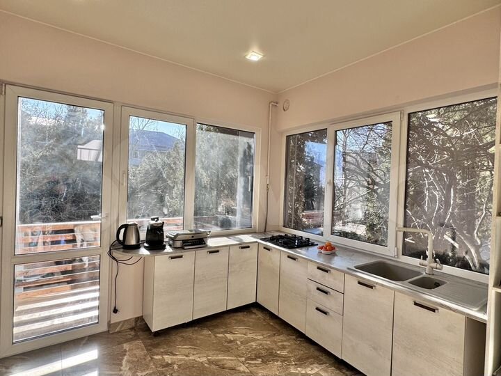 Дом 215 м² на участке 1 сот.