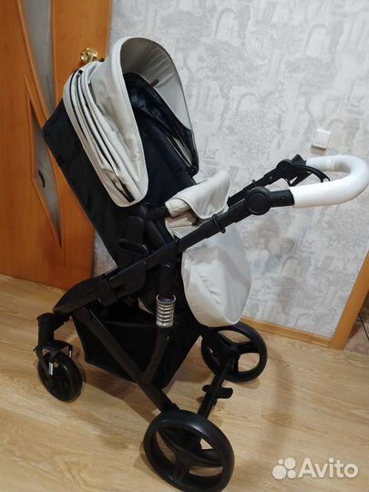 Прогулочная коляска новая