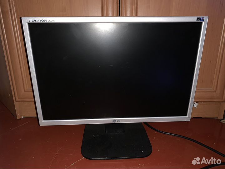 Монитор LG flatron L192WS
