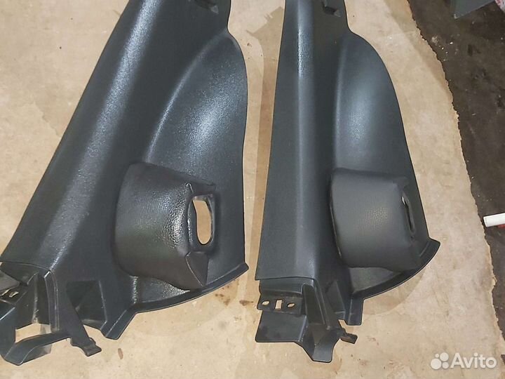 Обшивка задней стойки Opel Astra J
