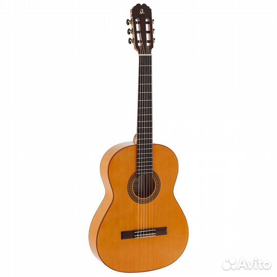 Классическая гитара Admira Triana