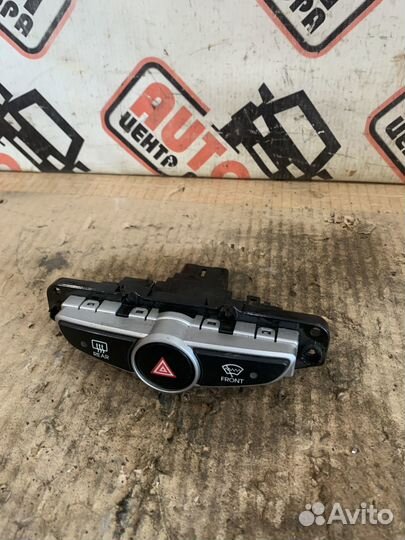 Кнопка аварийки Hyundai Solaris 2013