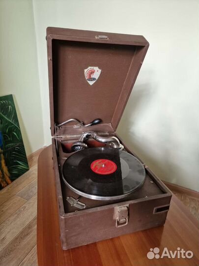 Патефон ордена Ленина завода Молот N 1