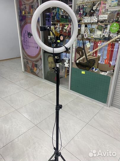 Кольцевая лампа со штативом